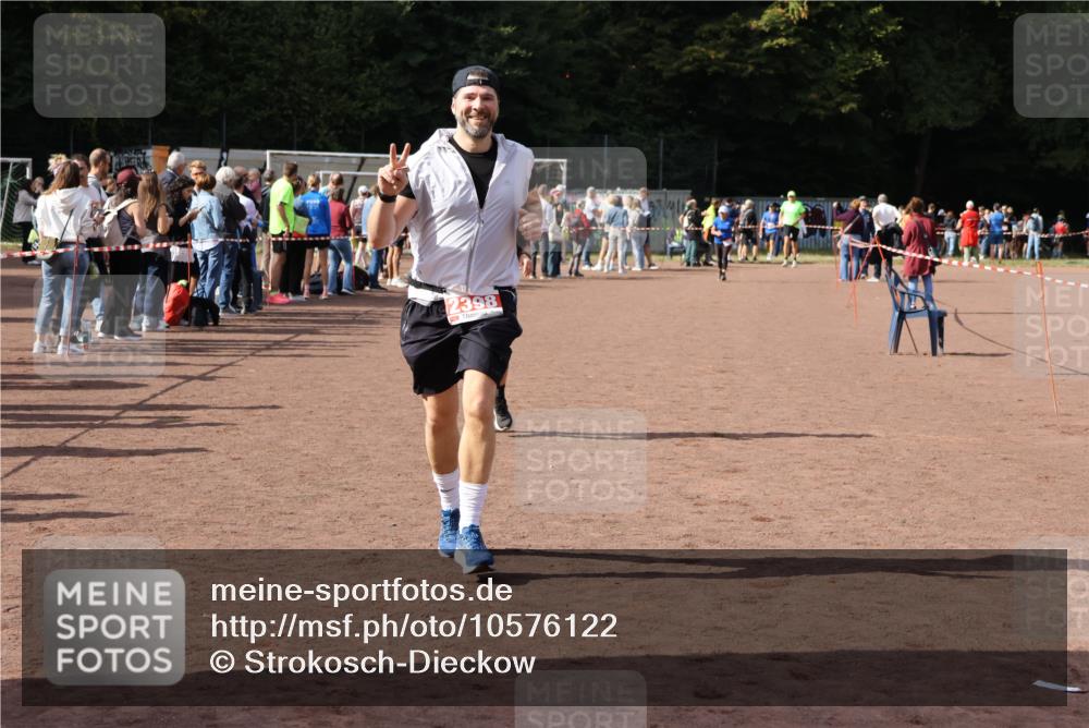 27.09.2026 - 35. Volkslauf durch das schöne Alstertal Strokosch-Dieckow http://msf.ph/oto/10576122 27.09.2026 12:30:25 Ziel 1074, 1104, 2398 meine-sportfotos.de