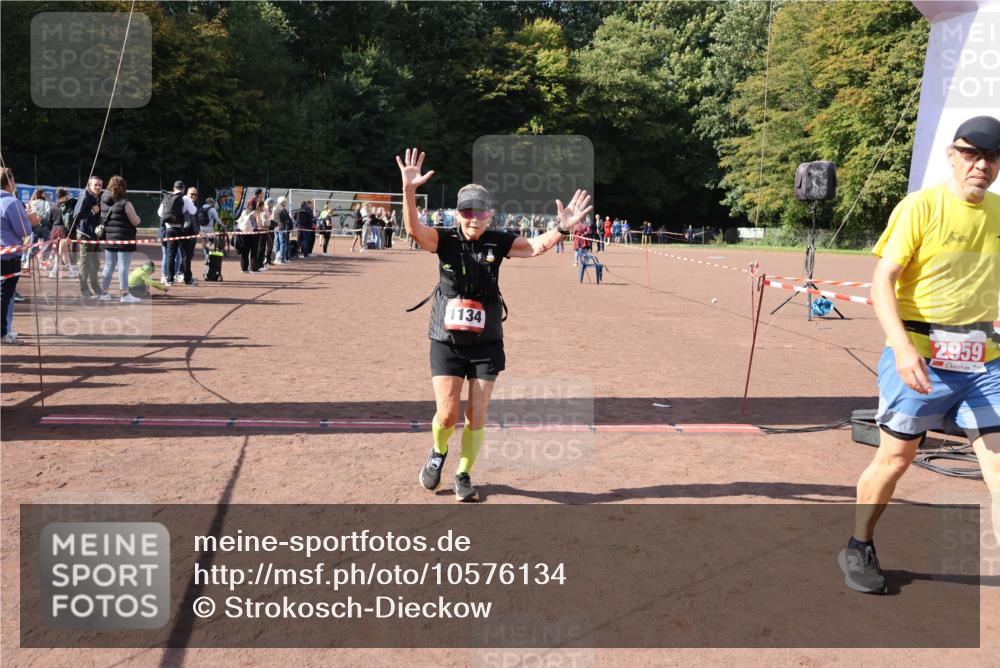 27.09.2026 - 35. Volkslauf durch das schöne Alstertal Strokosch-Dieckow http://msf.ph/oto/10576134 27.09.2026 12:38:05 Ziel 1134, 2341 meine-sportfotos.de