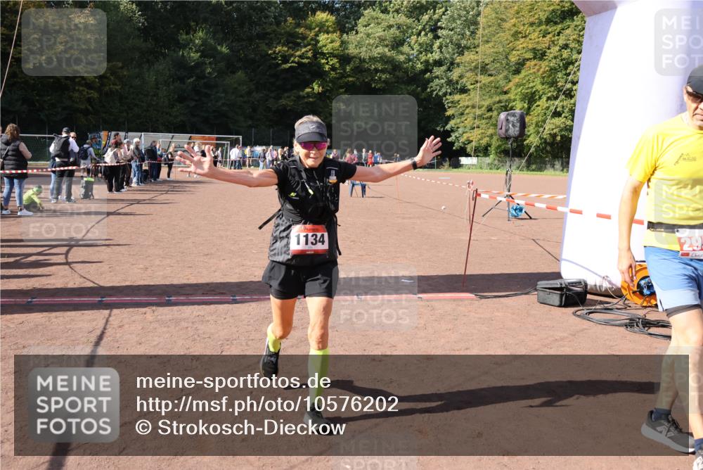 27.09.2026 - 35. Volkslauf durch das schöne Alstertal Strokosch-Dieckow http://msf.ph/oto/10576202 27.09.2026 12:38:05 Ziel 1134, 2341 meine-sportfotos.de