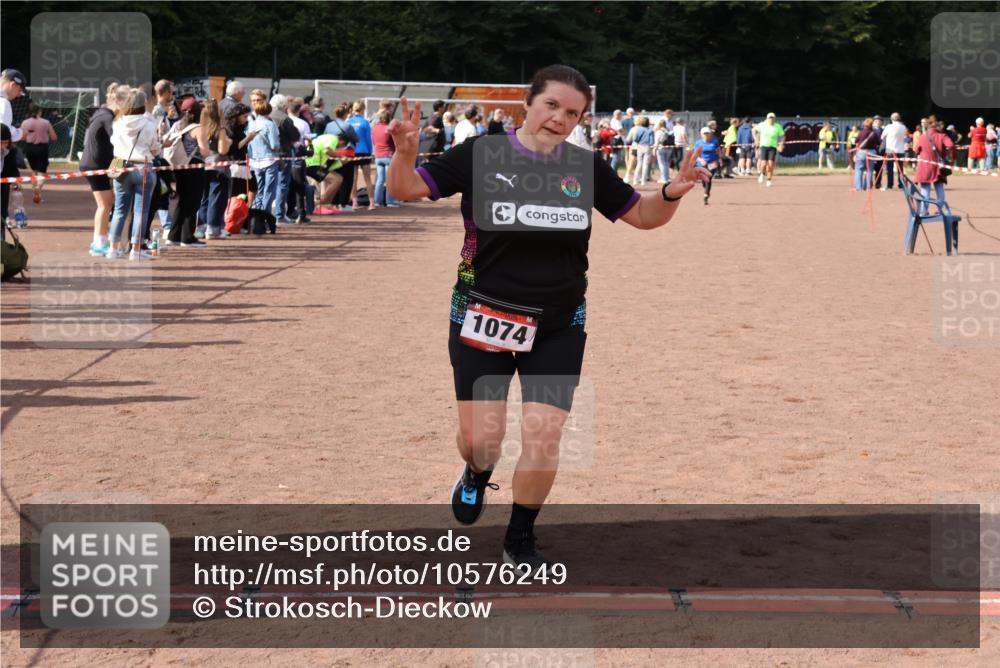 27.09.2026 - 35. Volkslauf durch das schöne Alstertal Strokosch-Dieckow http://msf.ph/oto/10576249 27.09.2026 12:30:28 Ziel 1074, 2398 meine-sportfotos.de