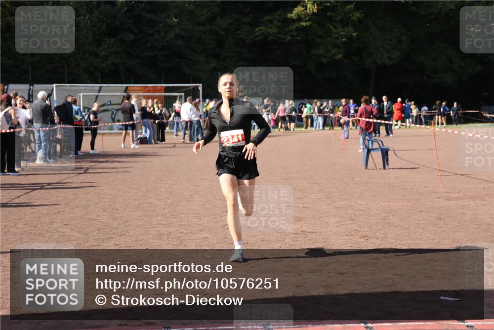 27.09.2026 - 35. Volkslauf durch das schöne Alstertal Strokosch-Dieckow http://msf.ph/oto/10576251 27.09.2026 12:38:10 Ziel 2341 meine-sportfotos.de