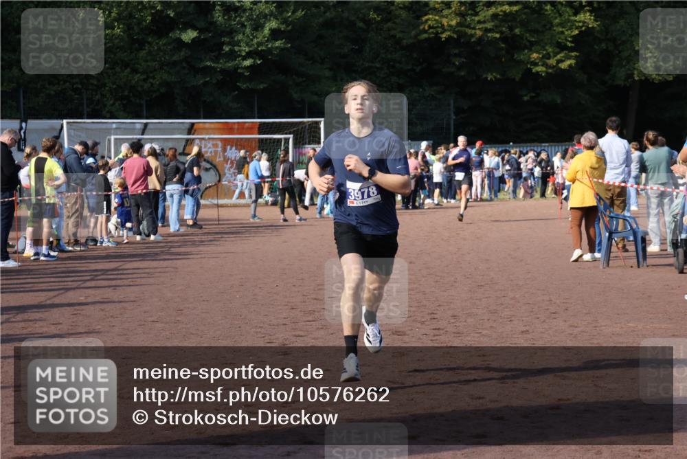 27.09.2026 - 35. Volkslauf durch das schöne Alstertal Strokosch-Dieckow http://msf.ph/oto/10576262 27.09.2026 11:20:00 Ziel 3978 meine-sportfotos.de