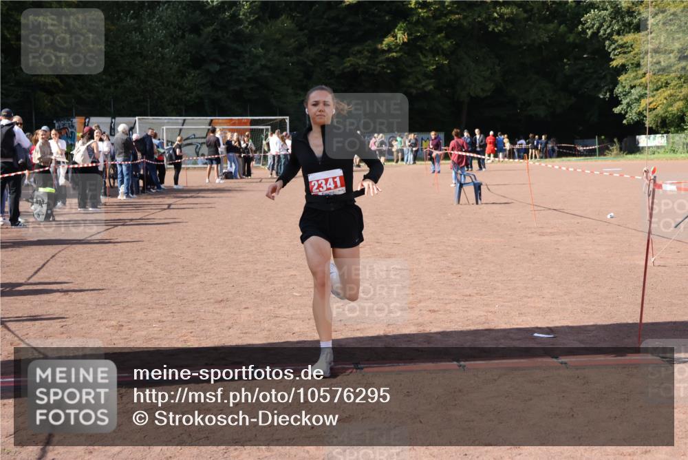 27.09.2026 - 35. Volkslauf durch das schöne Alstertal Strokosch-Dieckow http://msf.ph/oto/10576295 27.09.2026 12:38:10 Ziel 2341 meine-sportfotos.de