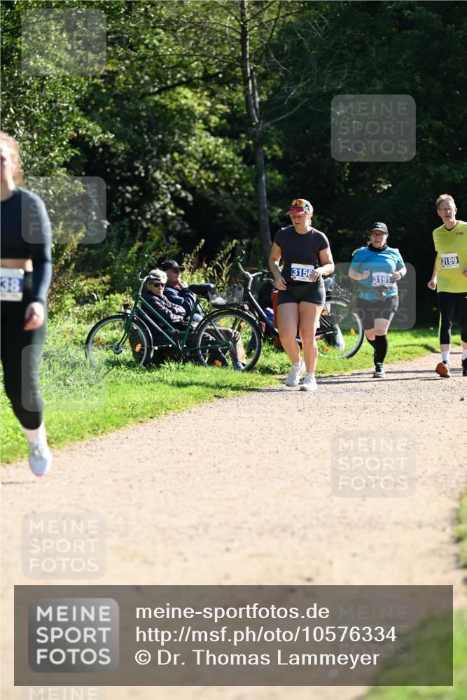 27.09.2026 - 35. Volkslauf durch das schöne Alstertal Dr. Thomas Lammeyer http://msf.ph/oto/10576334 27.09.2026 11:43:37 Laufen 38, 3156, 3191, 3189 meine-sportfotos.de