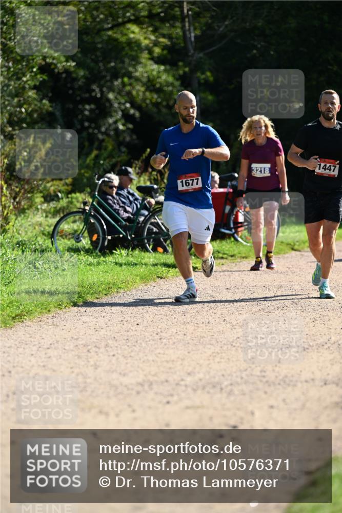 27.09.2026 - 35. Volkslauf durch das schöne Alstertal Dr. Thomas Lammeyer http://msf.ph/oto/10576371 27.09.2026 11:43:56 Laufen 1677, 3218, 1447 meine-sportfotos.de