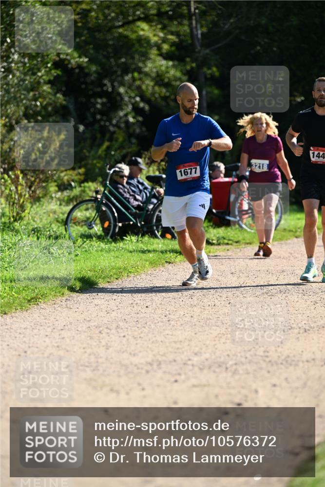 27.09.2026 - 35. Volkslauf durch das schöne Alstertal Dr. Thomas Lammeyer http://msf.ph/oto/10576372 27.09.2026 11:43:56 Laufen 1677, 3218, 144 meine-sportfotos.de