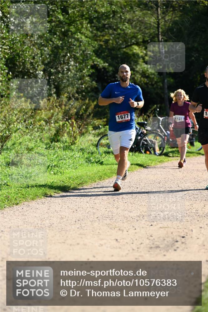 27.09.2026 - 35. Volkslauf durch das schöne Alstertal Dr. Thomas Lammeyer http://msf.ph/oto/10576383 27.09.2026 11:43:57 Laufen 1677, 13218 meine-sportfotos.de