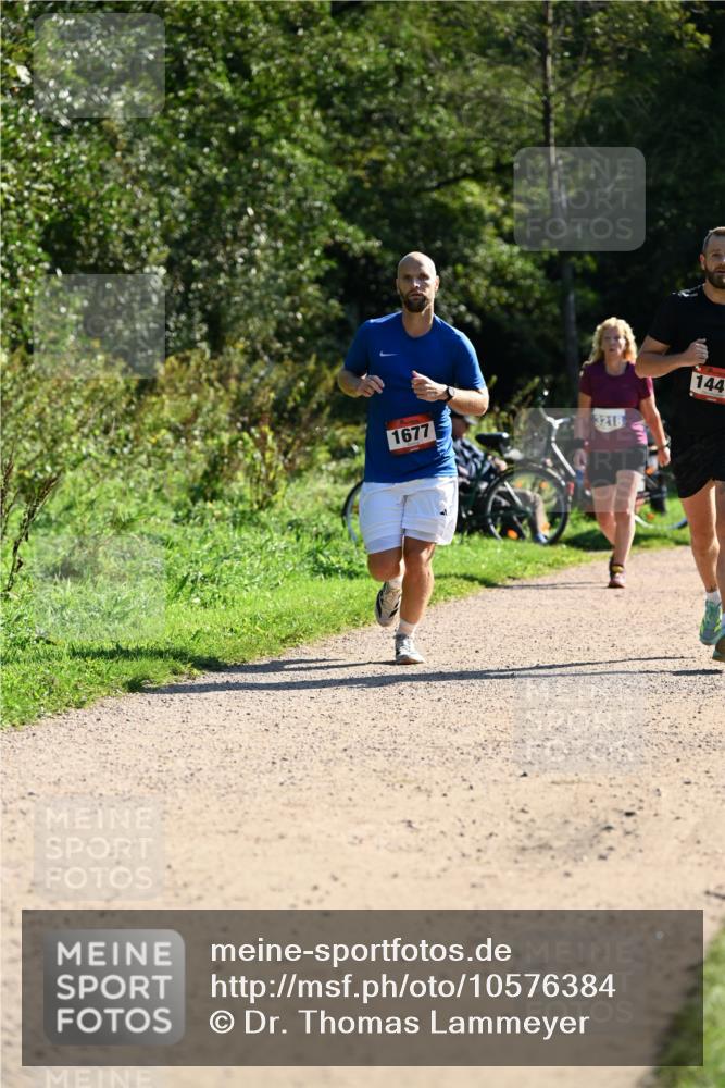 27.09.2026 - 35. Volkslauf durch das schöne Alstertal Dr. Thomas Lammeyer http://msf.ph/oto/10576384 27.09.2026 11:43:57 Laufen 1677, 3218, 144 meine-sportfotos.de