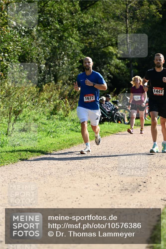 27.09.2026 - 35. Volkslauf durch das schöne Alstertal Dr. Thomas Lammeyer http://msf.ph/oto/10576386 27.09.2026 11:43:58 Laufen 1677, 3218, 1447 meine-sportfotos.de