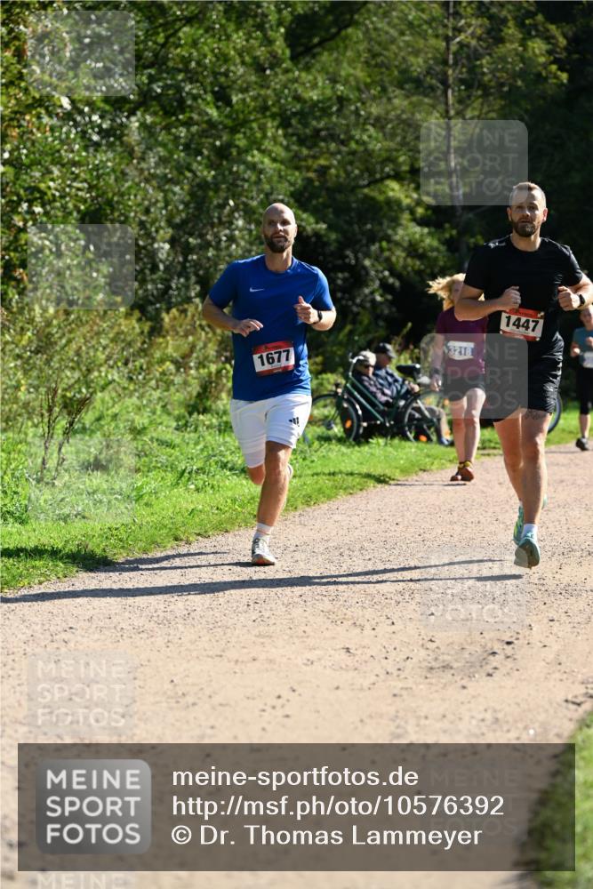 27.09.2026 - 35. Volkslauf durch das schöne Alstertal Dr. Thomas Lammeyer http://msf.ph/oto/10576392 27.09.2026 11:43:58 Laufen 1677, 3218, 1447 meine-sportfotos.de