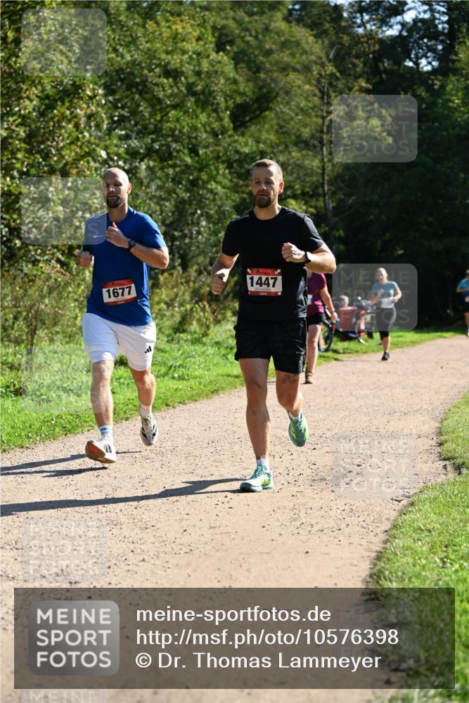 27.09.2026 - 35. Volkslauf durch das schöne Alstertal Dr. Thomas Lammeyer http://msf.ph/oto/10576398 27.09.2026 11:43:59 Laufen 1677, 1447 meine-sportfotos.de