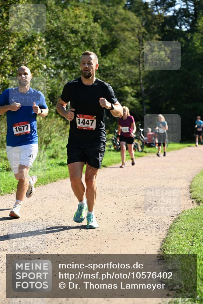 27.09.2026 - 35. Volkslauf durch das schöne Alstertal Dr. Thomas Lammeyer http://msf.ph/oto/10576402 27.09.2026 11:44:00 Laufen 1677, 1447 meine-sportfotos.de