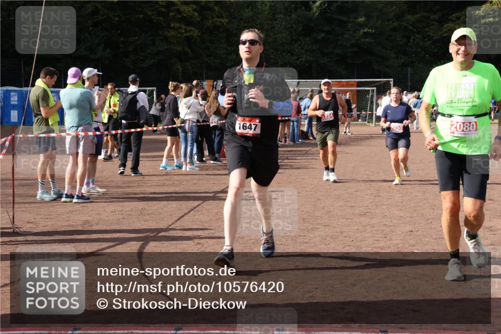 27.09.2026 - 35. Volkslauf durch das schöne Alstertal Strokosch-Dieckow http://msf.ph/oto/10576420 27.09.2026 12:30:45 Ziel 1647, 2080, 2230, 2234 meine-sportfotos.de
