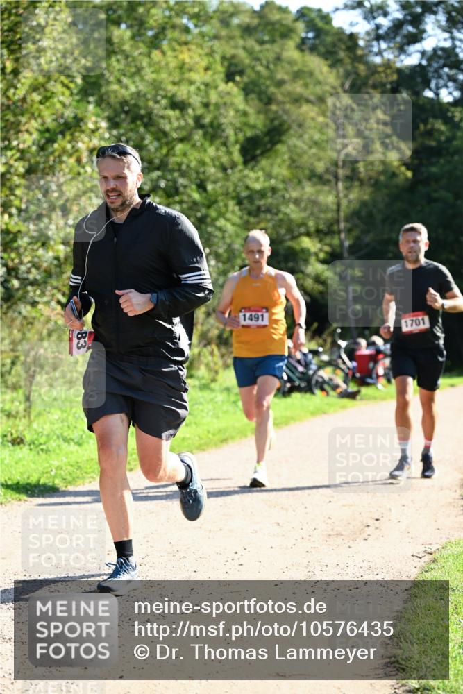 27.09.2026 - 35. Volkslauf durch das schöne Alstertal Dr. Thomas Lammeyer http://msf.ph/oto/10576435 27.09.2026 11:44:09 Laufen 83, 1491, 1701 meine-sportfotos.de