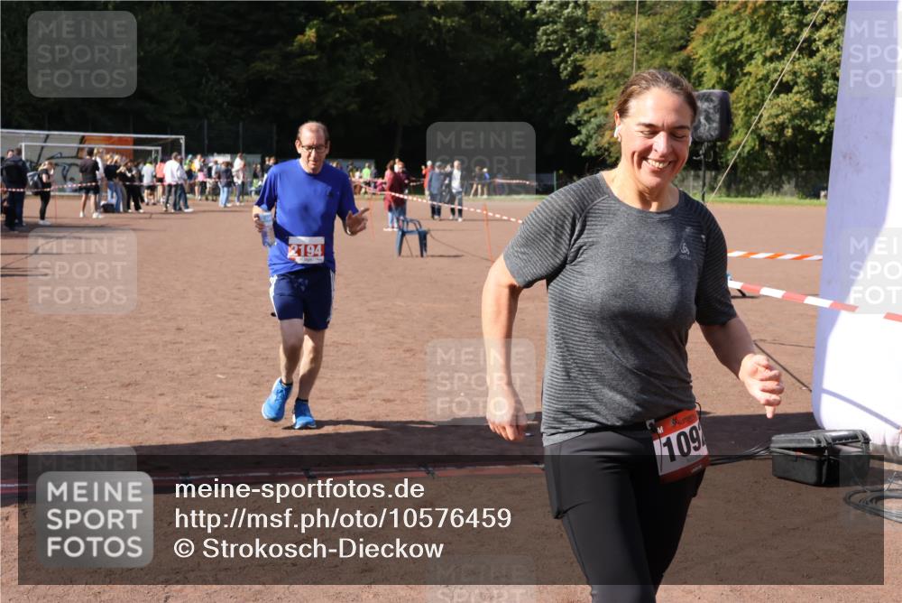 27.09.2026 - 35. Volkslauf durch das schöne Alstertal Strokosch-Dieckow http://msf.ph/oto/10576459 27.09.2026 12:38:32 Ziel 1092, 2194 meine-sportfotos.de