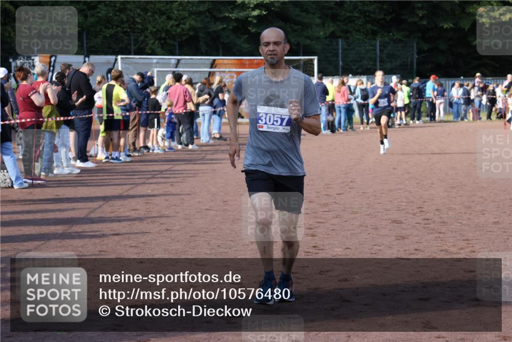 27.09.2026 - 35. Volkslauf durch das schöne Alstertal Strokosch-Dieckow http://msf.ph/oto/10576480 27.09.2026 11:19:55 Ziel 3057, 3978 meine-sportfotos.de