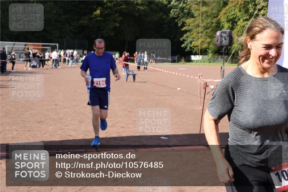 27.09.2026 - 35. Volkslauf durch das schöne Alstertal Strokosch-Dieckow http://msf.ph/oto/10576485 27.09.2026 12:38:33 Ziel 1092, 2194 meine-sportfotos.de