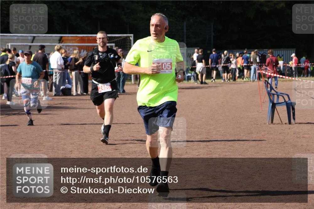 27.09.2026 - 35. Volkslauf durch das schöne Alstertal Strokosch-Dieckow http://msf.ph/oto/10576563 27.09.2026 12:39:16 Ziel 2064, 2105, 2486 meine-sportfotos.de