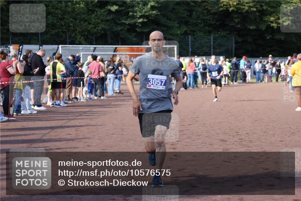 27.09.2026 - 35. Volkslauf durch das schöne Alstertal Strokosch-Dieckow http://msf.ph/oto/10576575 27.09.2026 11:19:55 Ziel 3057, 3978 meine-sportfotos.de