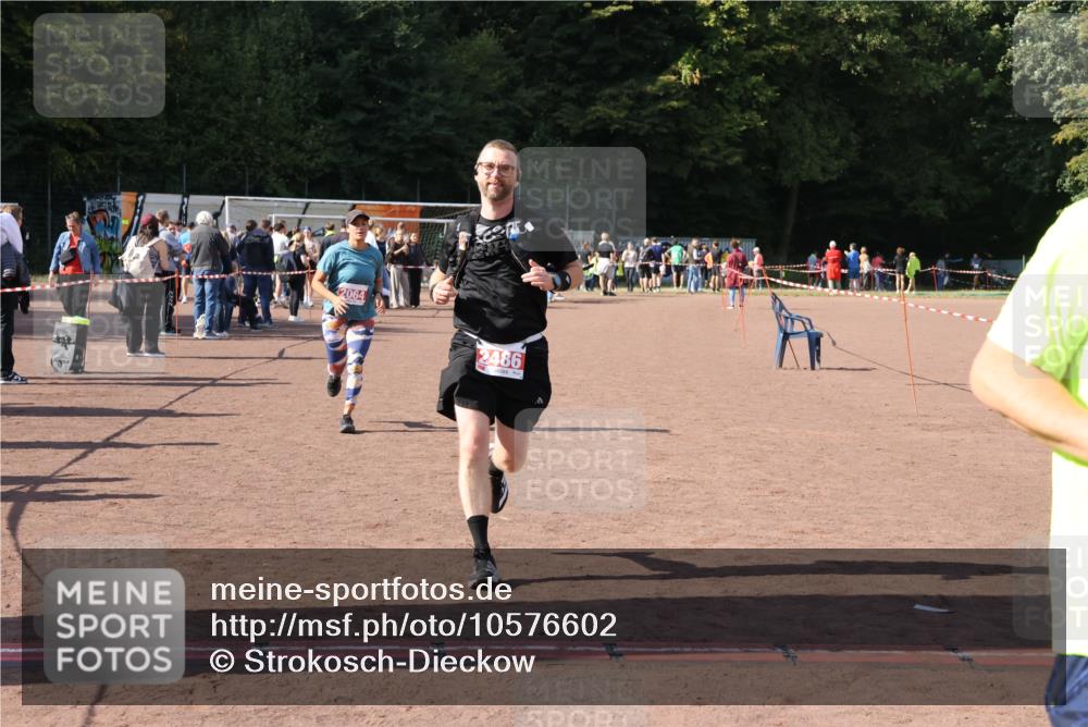 27.09.2026 - 35. Volkslauf durch das schöne Alstertal Strokosch-Dieckow http://msf.ph/oto/10576602 27.09.2026 12:39:19 Ziel 2064, 2105, 2486 meine-sportfotos.de