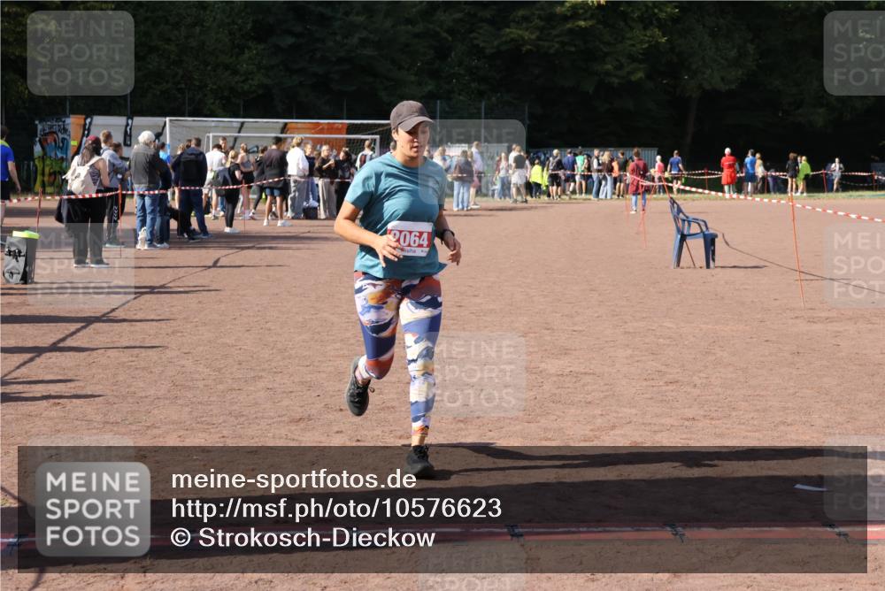 27.09.2026 - 35. Volkslauf durch das schöne Alstertal Strokosch-Dieckow http://msf.ph/oto/10576623 27.09.2026 12:39:21 Ziel 2064, 2105, 2486 meine-sportfotos.de