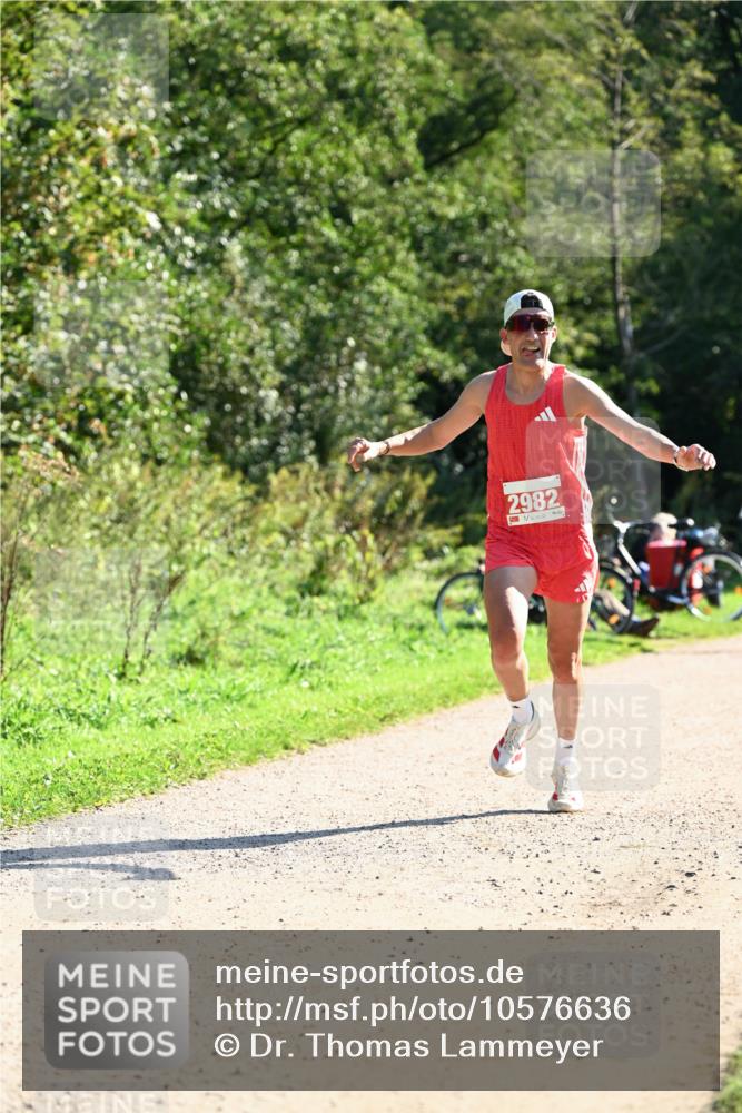27.09.2026 - 35. Volkslauf durch das schöne Alstertal Dr. Thomas Lammeyer http://msf.ph/oto/10576636 27.09.2026 11:45:35 Laufen 2982 meine-sportfotos.de