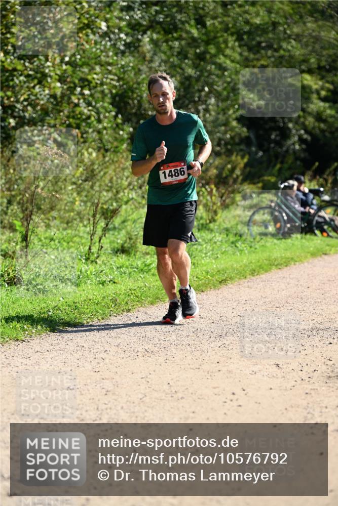 27.09.2026 - 35. Volkslauf durch das schöne Alstertal Dr. Thomas Lammeyer http://msf.ph/oto/10576792 27.09.2026 11:46:45 Laufen 1486 meine-sportfotos.de