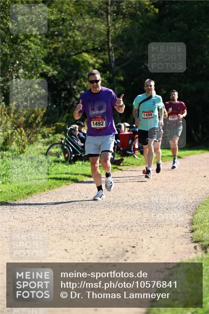 27.09.2026 - 35. Volkslauf durch das schöne Alstertal Dr. Thomas Lammeyer http://msf.ph/oto/10576841 27.09.2026 11:47:05 Laufen 1499, 1492, 1507 meine-sportfotos.de