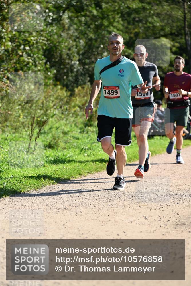 27.09.2026 - 35. Volkslauf durch das schöne Alstertal Dr. Thomas Lammeyer http://msf.ph/oto/10576858 27.09.2026 11:47:07 Laufen 1499, 1500, 1507 meine-sportfotos.de