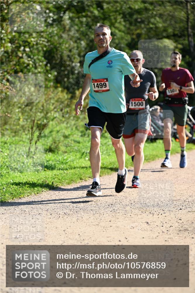 27.09.2026 - 35. Volkslauf durch das schöne Alstertal Dr. Thomas Lammeyer http://msf.ph/oto/10576859 27.09.2026 11:47:07 Laufen 1499, 1500, 1507 meine-sportfotos.de