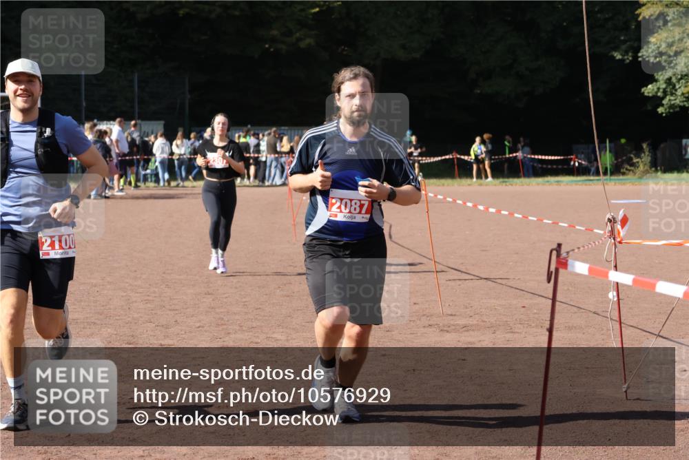27.09.2026 - 35. Volkslauf durch das schöne Alstertal Strokosch-Dieckow http://msf.ph/oto/10576929 27.09.2026 12:39:59 Ziel 2087, 2100, 2307 meine-sportfotos.de