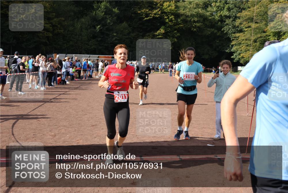 27.09.2026 - 35. Volkslauf durch das schöne Alstertal Strokosch-Dieckow http://msf.ph/oto/10576931 27.09.2026 12:31:19 Ziel 1086, 1649, 2011, 2012, 2013, 2198, 2310 meine-sportfotos.de