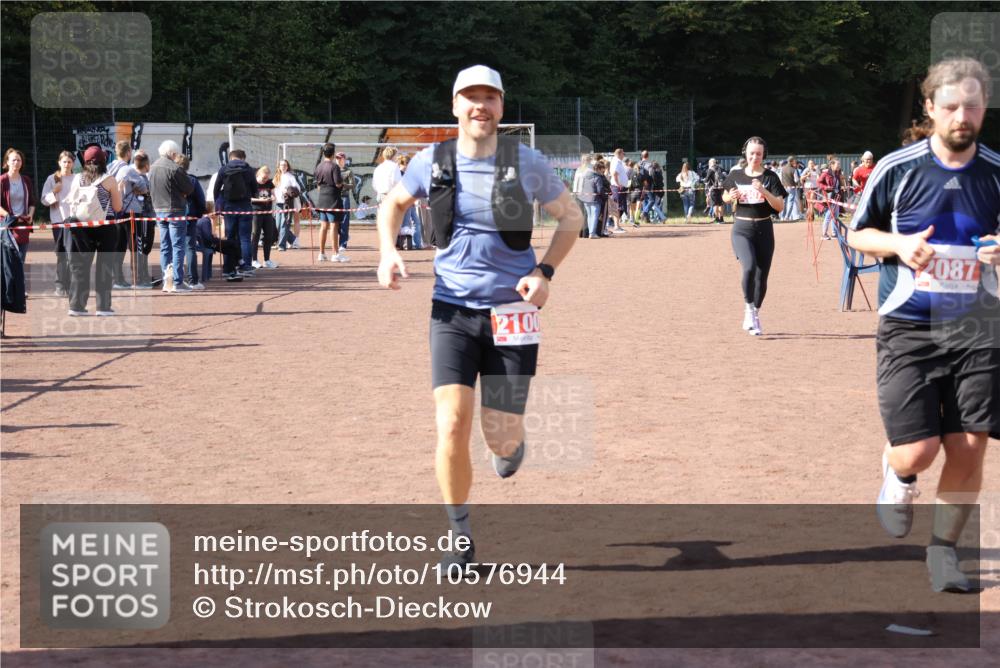 27.09.2026 - 35. Volkslauf durch das schöne Alstertal Strokosch-Dieckow http://msf.ph/oto/10576944 27.09.2026 12:40:00 Ziel 2087, 2100, 2307 meine-sportfotos.de