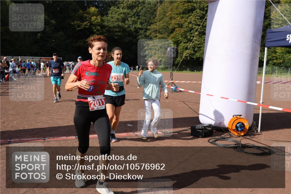 27.09.2026 - 35. Volkslauf durch das schöne Alstertal Strokosch-Dieckow http://msf.ph/oto/10576962 27.09.2026 12:31:20 Ziel 1086, 1649, 2011, 2012, 2013, 2198, 2310 meine-sportfotos.de