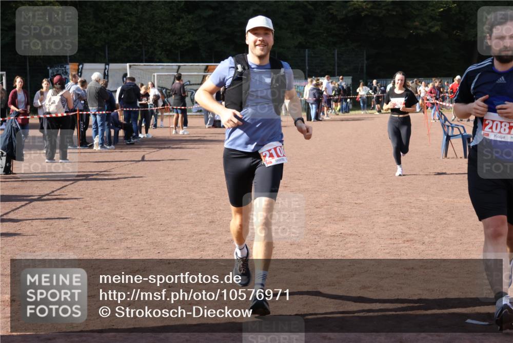 27.09.2026 - 35. Volkslauf durch das schöne Alstertal Strokosch-Dieckow http://msf.ph/oto/10576971 27.09.2026 12:40:00 Ziel 2087, 2100, 2307 meine-sportfotos.de