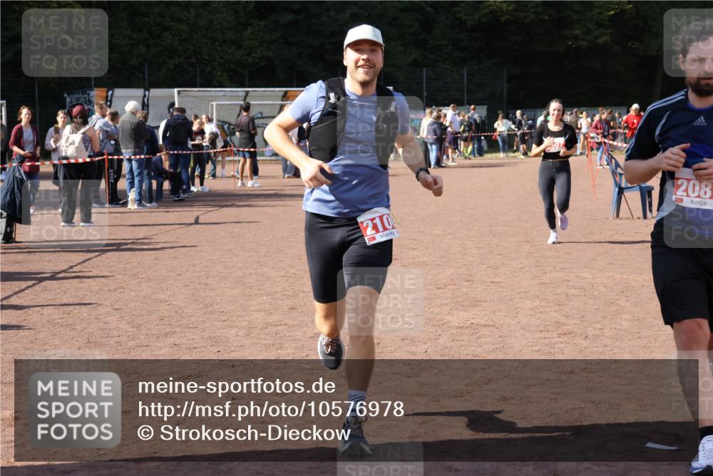 27.09.2026 - 35. Volkslauf durch das schöne Alstertal Strokosch-Dieckow http://msf.ph/oto/10576978 27.09.2026 12:40:00 Ziel 2087, 2100, 2307 meine-sportfotos.de