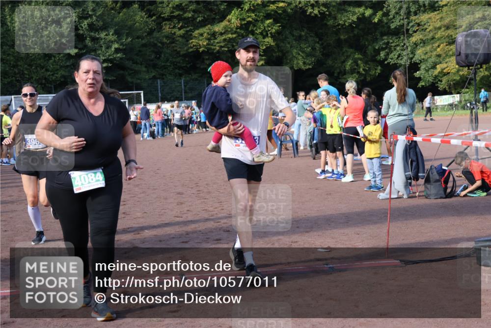 27.09.2026 - 35. Volkslauf durch das schöne Alstertal Strokosch-Dieckow http://msf.ph/oto/10577011 27.09.2026 11:19:48 Ziel 3057, 3211, 3343, 3964, 3965, 4084 meine-sportfotos.de