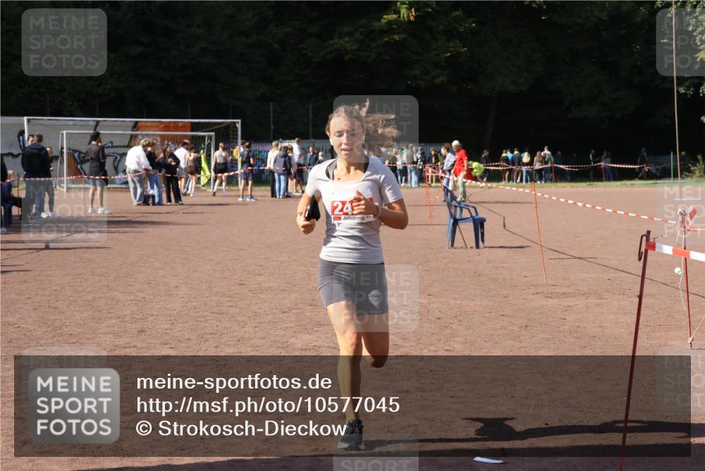 27.09.2026 - 35. Volkslauf durch das schöne Alstertal Strokosch-Dieckow http://msf.ph/oto/10577045 27.09.2026 12:40:13 Ziel 2300, 2434 meine-sportfotos.de