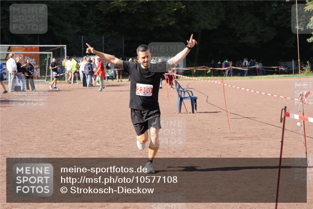 27.09.2026 - 35. Volkslauf durch das schöne Alstertal Strokosch-Dieckow http://msf.ph/oto/10577108 27.09.2026 12:40:19 Ziel 2300 meine-sportfotos.de