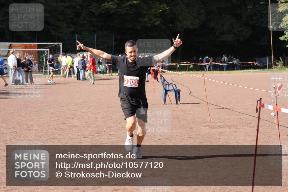 27.09.2026 - 35. Volkslauf durch das schöne Alstertal Strokosch-Dieckow http://msf.ph/oto/10577120 27.09.2026 12:40:19 Ziel 2300 meine-sportfotos.de