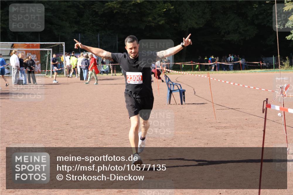 27.09.2026 - 35. Volkslauf durch das schöne Alstertal Strokosch-Dieckow http://msf.ph/oto/10577135 27.09.2026 12:40:20 Ziel 2300 meine-sportfotos.de
