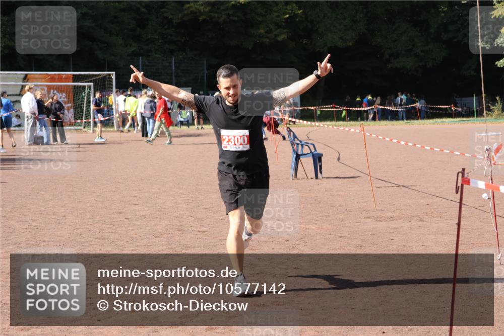 27.09.2026 - 35. Volkslauf durch das schöne Alstertal Strokosch-Dieckow http://msf.ph/oto/10577142 27.09.2026 12:40:20 Ziel 2300 meine-sportfotos.de
