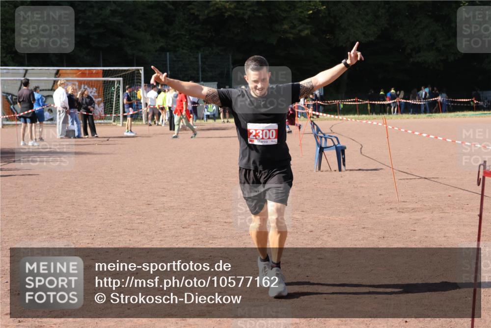 27.09.2026 - 35. Volkslauf durch das schöne Alstertal Strokosch-Dieckow http://msf.ph/oto/10577162 27.09.2026 12:40:20 Ziel 2300 meine-sportfotos.de