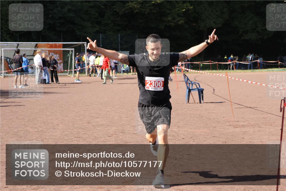 27.09.2026 - 35. Volkslauf durch das schöne Alstertal Strokosch-Dieckow http://msf.ph/oto/10577177 27.09.2026 12:40:20 Ziel 2300 meine-sportfotos.de