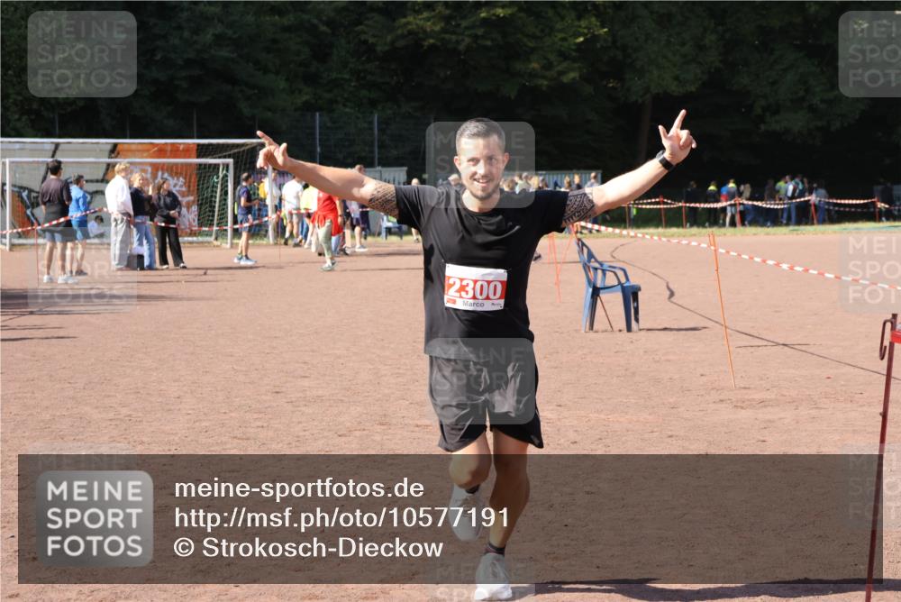 27.09.2026 - 35. Volkslauf durch das schöne Alstertal Strokosch-Dieckow http://msf.ph/oto/10577191 27.09.2026 12:40:20 Ziel 2300 meine-sportfotos.de