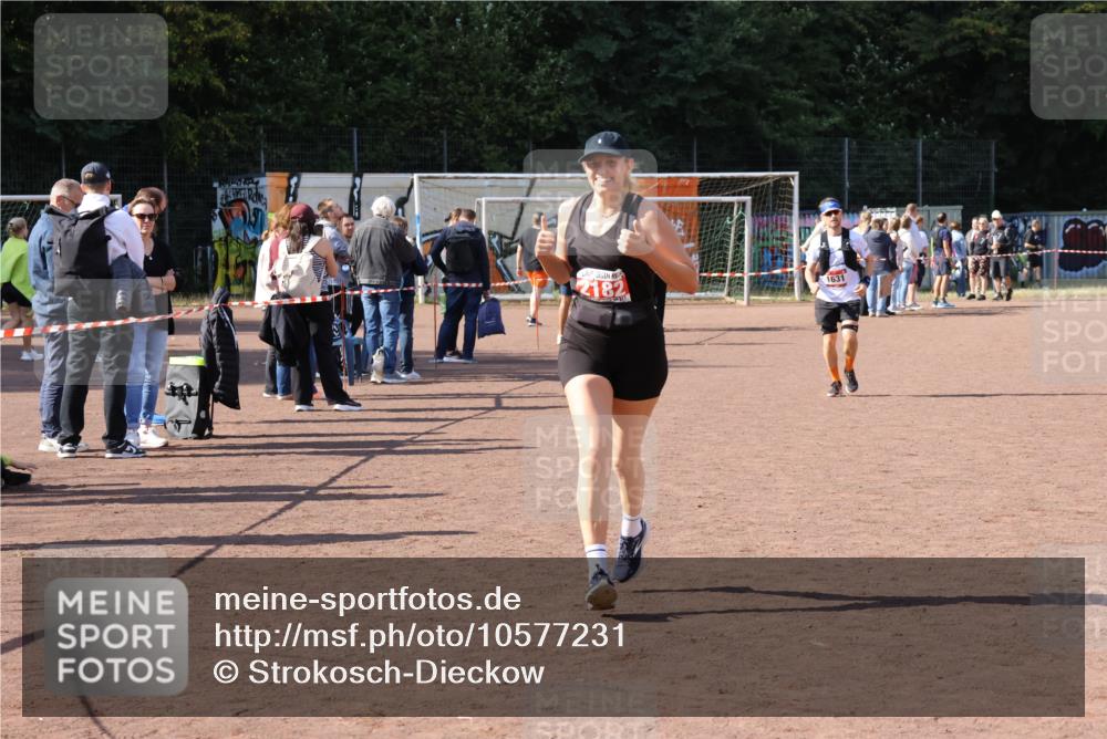 27.09.2026 - 35. Volkslauf durch das schöne Alstertal Strokosch-Dieckow http://msf.ph/oto/10577231 27.09.2026 12:41:54 Ziel 1631, 2182 meine-sportfotos.de