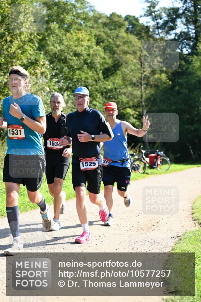 27.09.2026 - 35. Volkslauf durch das schöne Alstertal Dr. Thomas Lammeyer http://msf.ph/oto/10577257 27.09.2026 11:51:29 Laufen 1531, 1534, 1525 meine-sportfotos.de
