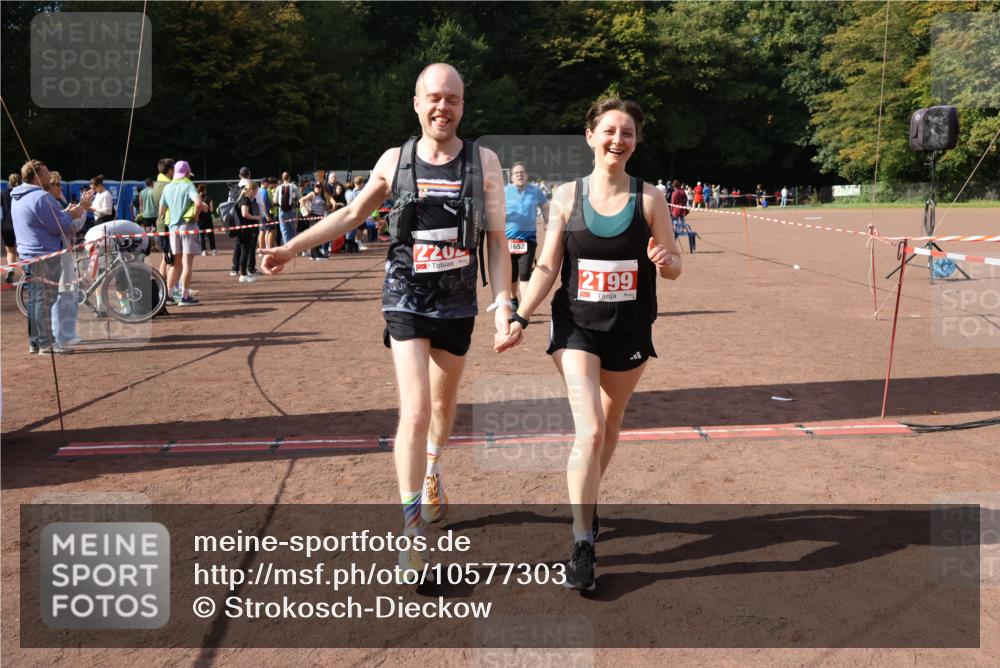27.09.2026 - 35. Volkslauf durch das schöne Alstertal Strokosch-Dieckow http://msf.ph/oto/10577303 27.09.2026 12:31:47 Ziel 1652, 2199, 2202 meine-sportfotos.de