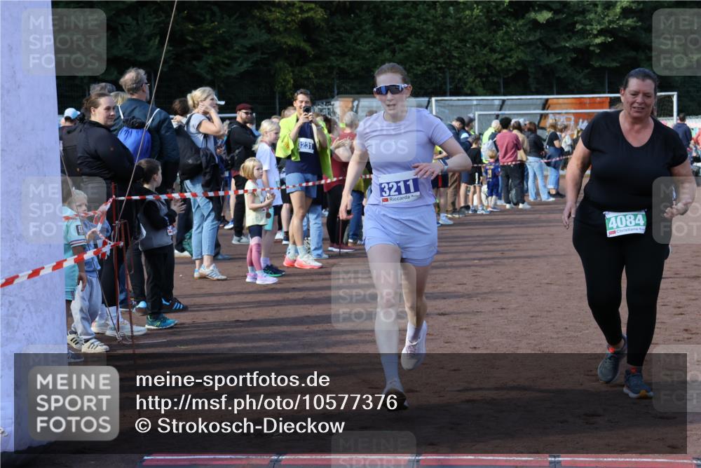 27.09.2026 - 35. Volkslauf durch das schöne Alstertal Strokosch-Dieckow http://msf.ph/oto/10577376 27.09.2026 11:19:46 Ziel 3211, 3343, 3964, 3965, 4084 meine-sportfotos.de