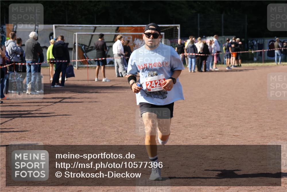 27.09.2026 - 35. Volkslauf durch das schöne Alstertal Strokosch-Dieckow http://msf.ph/oto/10577396 27.09.2026 12:42:10 Ziel 2429 meine-sportfotos.de